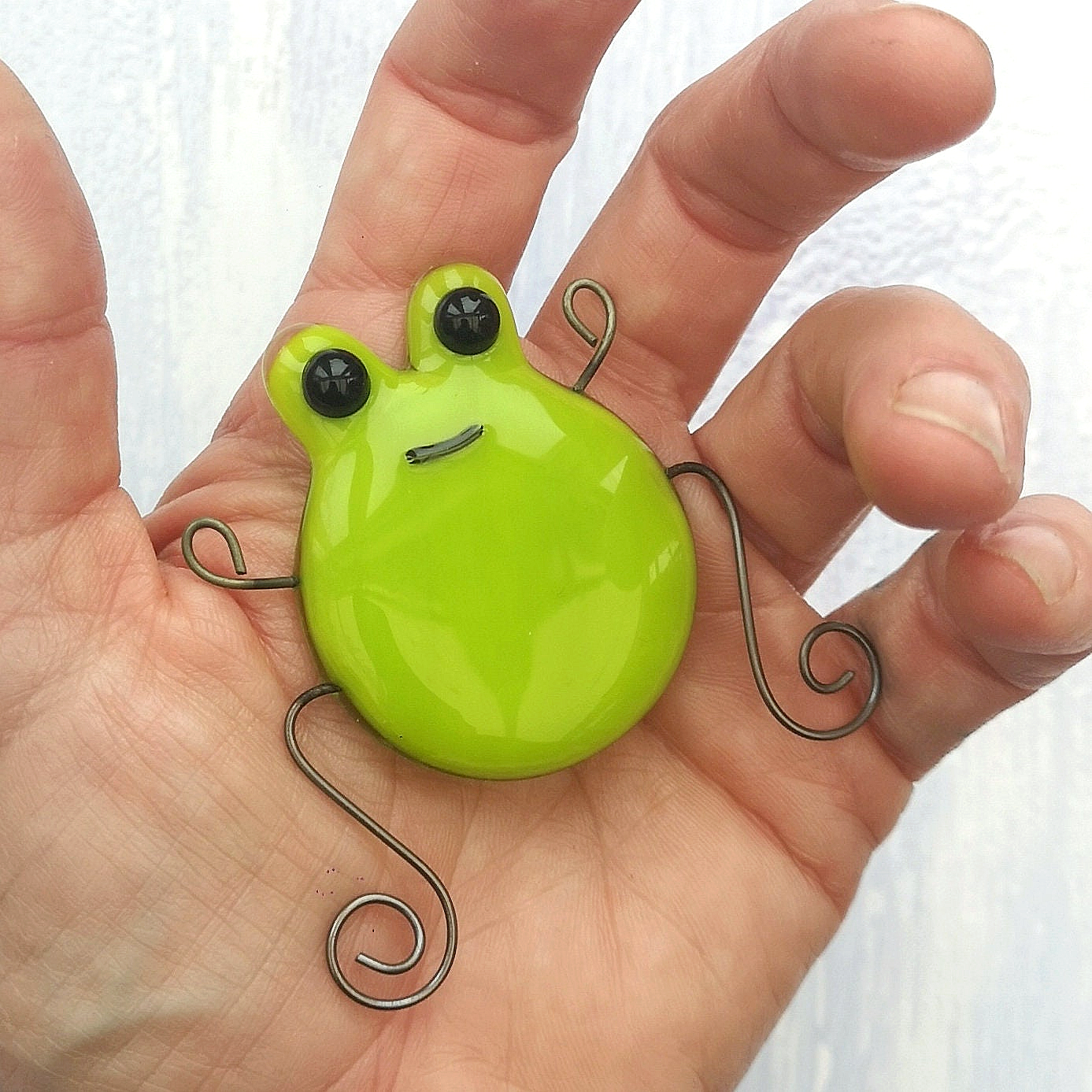 Handmade fused glass frog or toad fridge magnet. - Frog gift, British wildlife gift, nature present. Magnetic pond life.