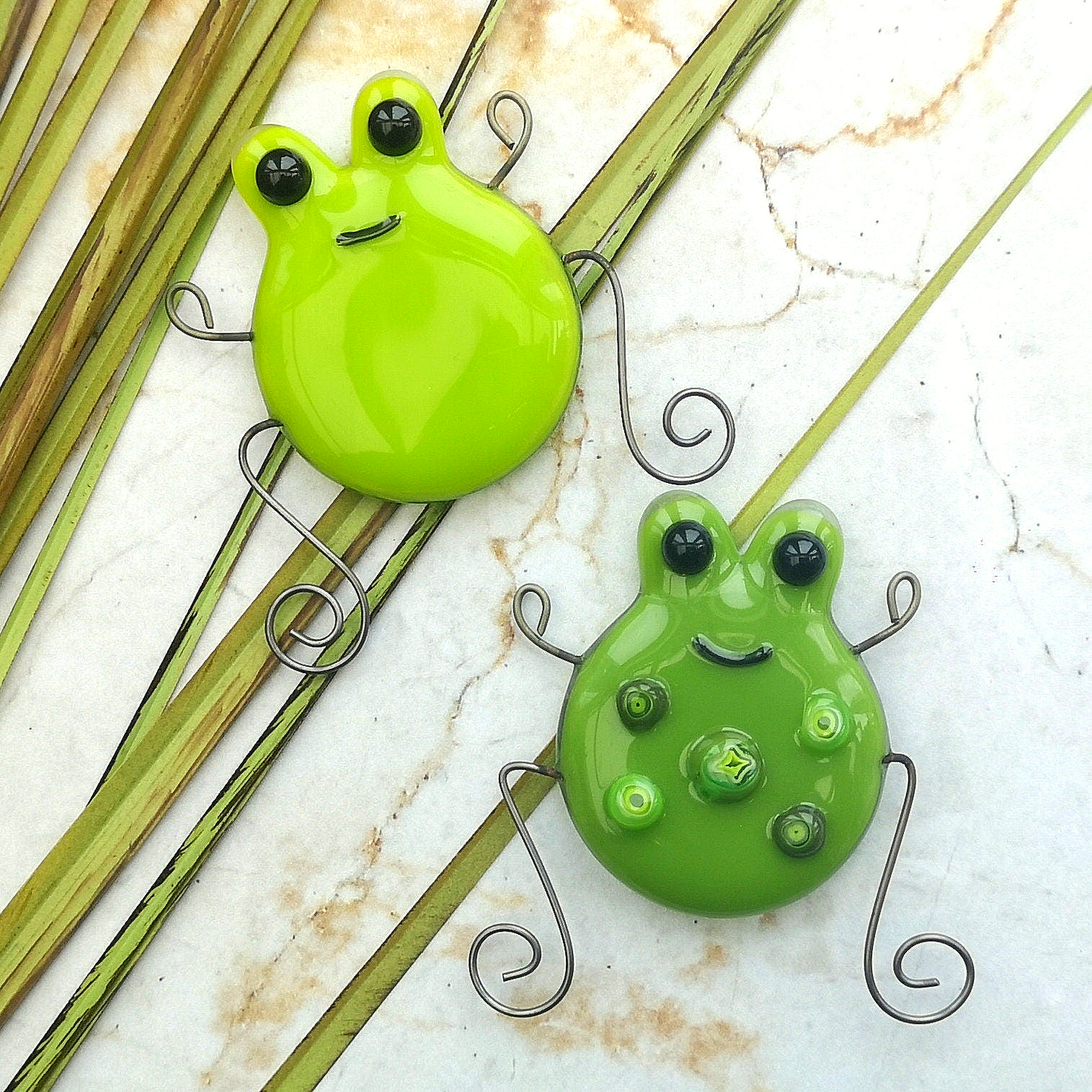 Handmade fused glass frog or toad fridge magnet. - Frog gift, British wildlife gift, nature present. Magnetic pond life.