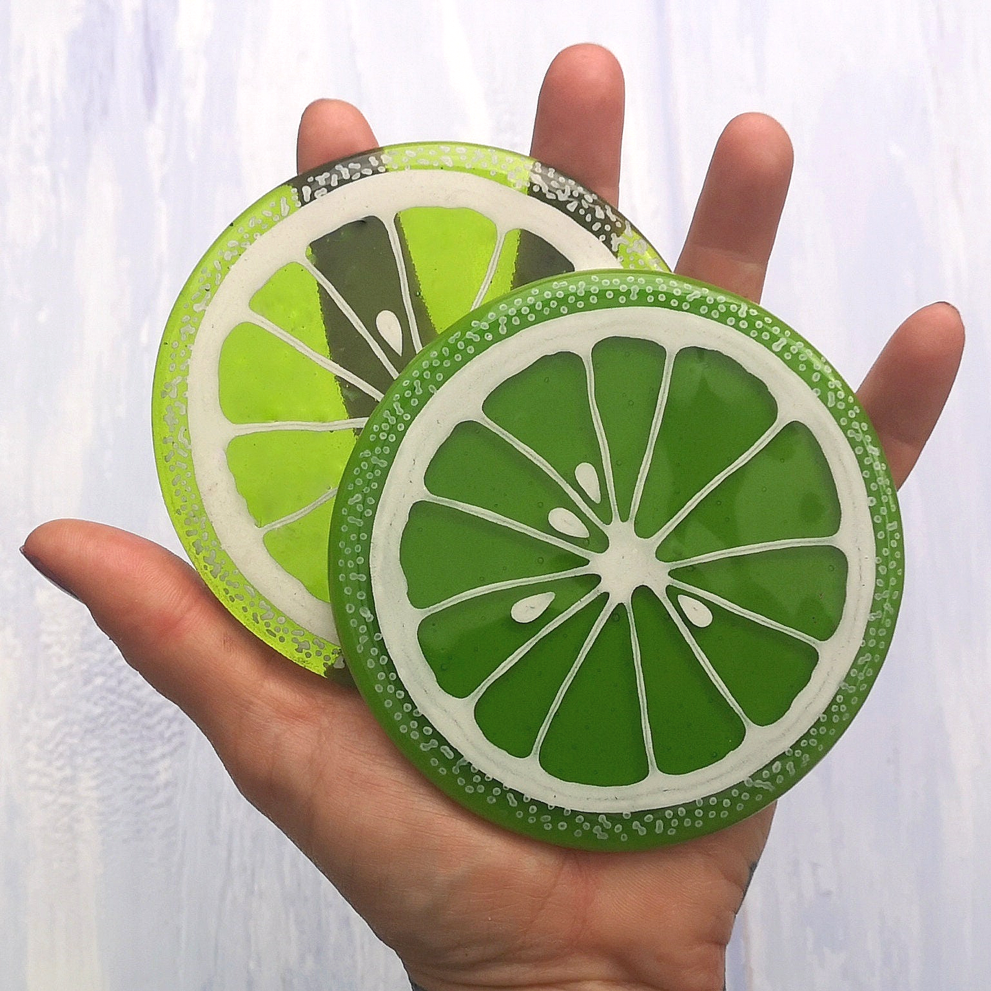Handmade fused glass fruit slice drinks coaster, citrus fruit colourful glass tile, hot drink table mat. Fruity decor gift, wall tile. Hand painted design, home decoration, dining table protection.