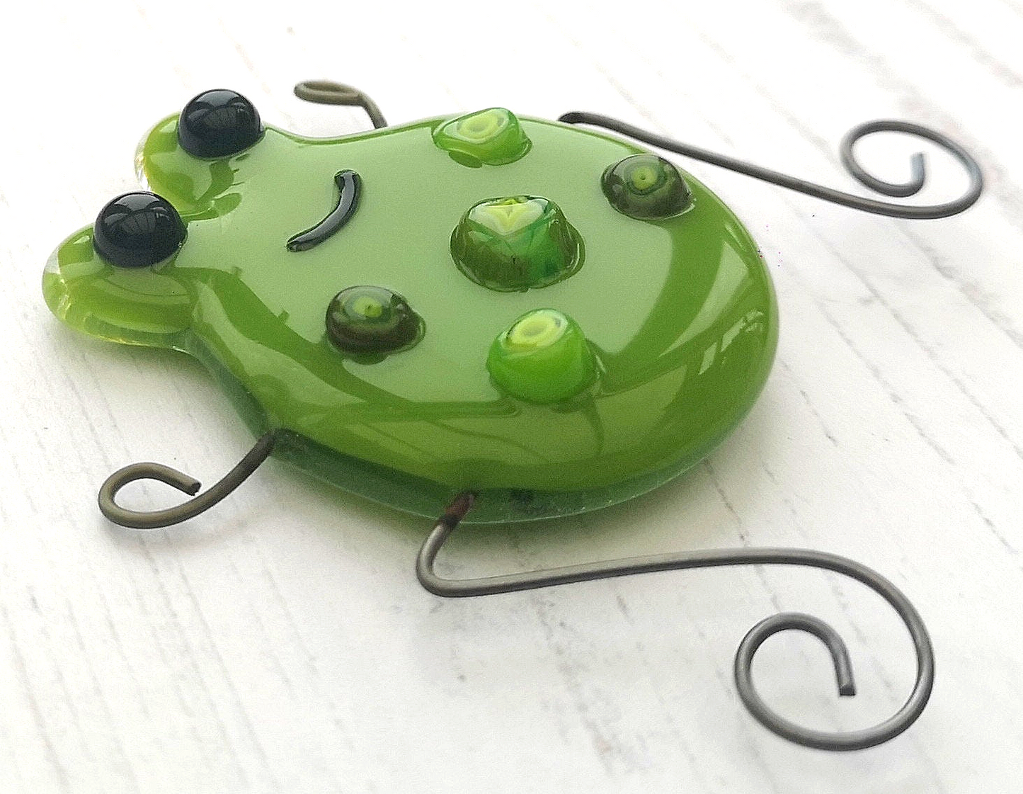 Handmade fused glass frog or toad fridge magnet. - Frog gift, British wildlife gift, nature present. Magnetic pond life.
