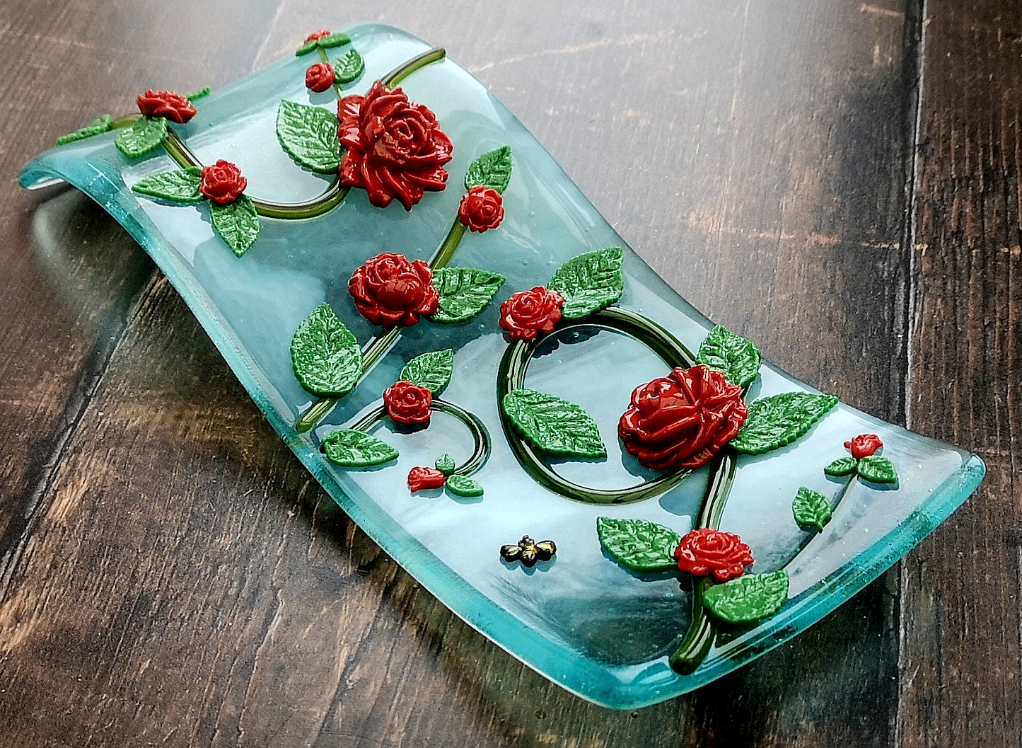 Handmade fused glass 3D Flowers free standing curved wavy shaped picture, suncatcher. Flower wall art, garden gnome, nature gift, red roses, floral decoration ornament. Gold highlighted silhouette.