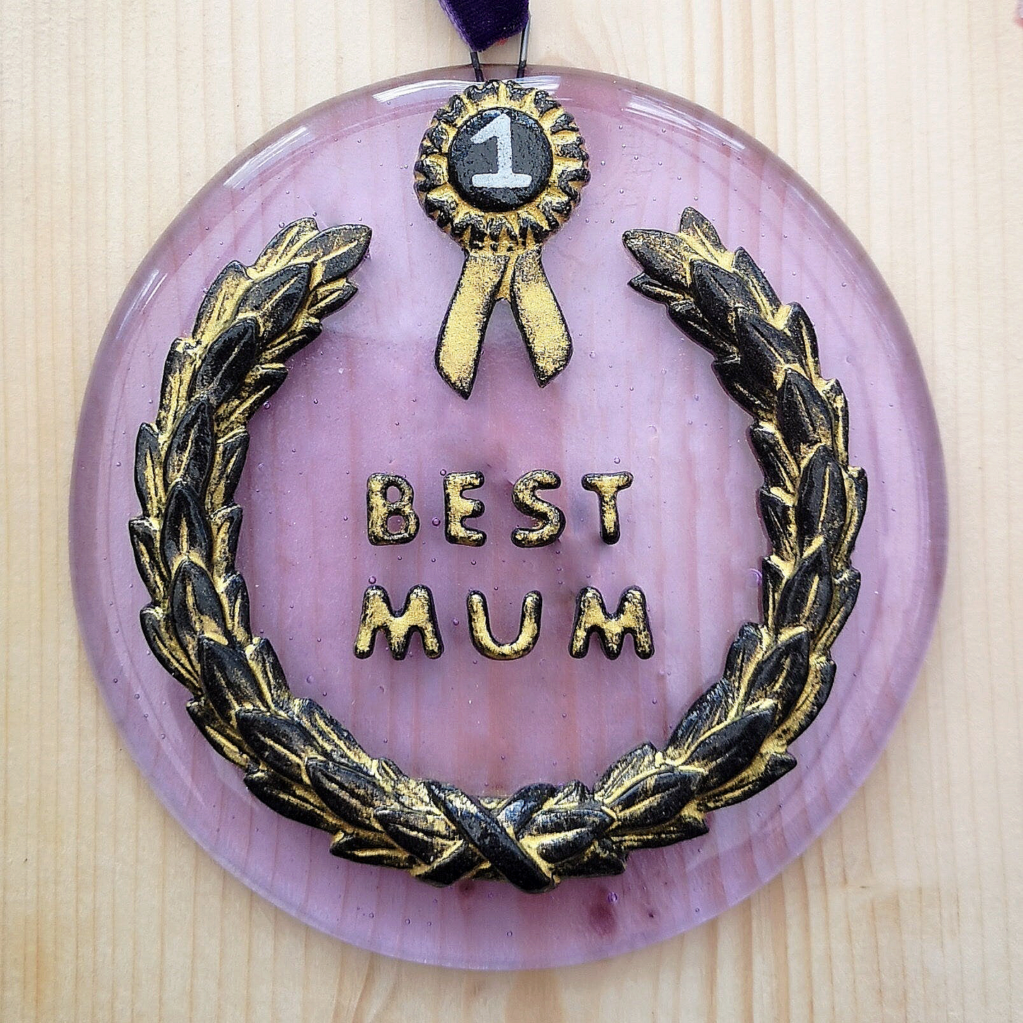 Handmade fused glass 3D Best Mum hanging picture decoration. Suncatcher, Mothers day present, gift for Mum, Dad, Nan, Grandmother. Rosette award.