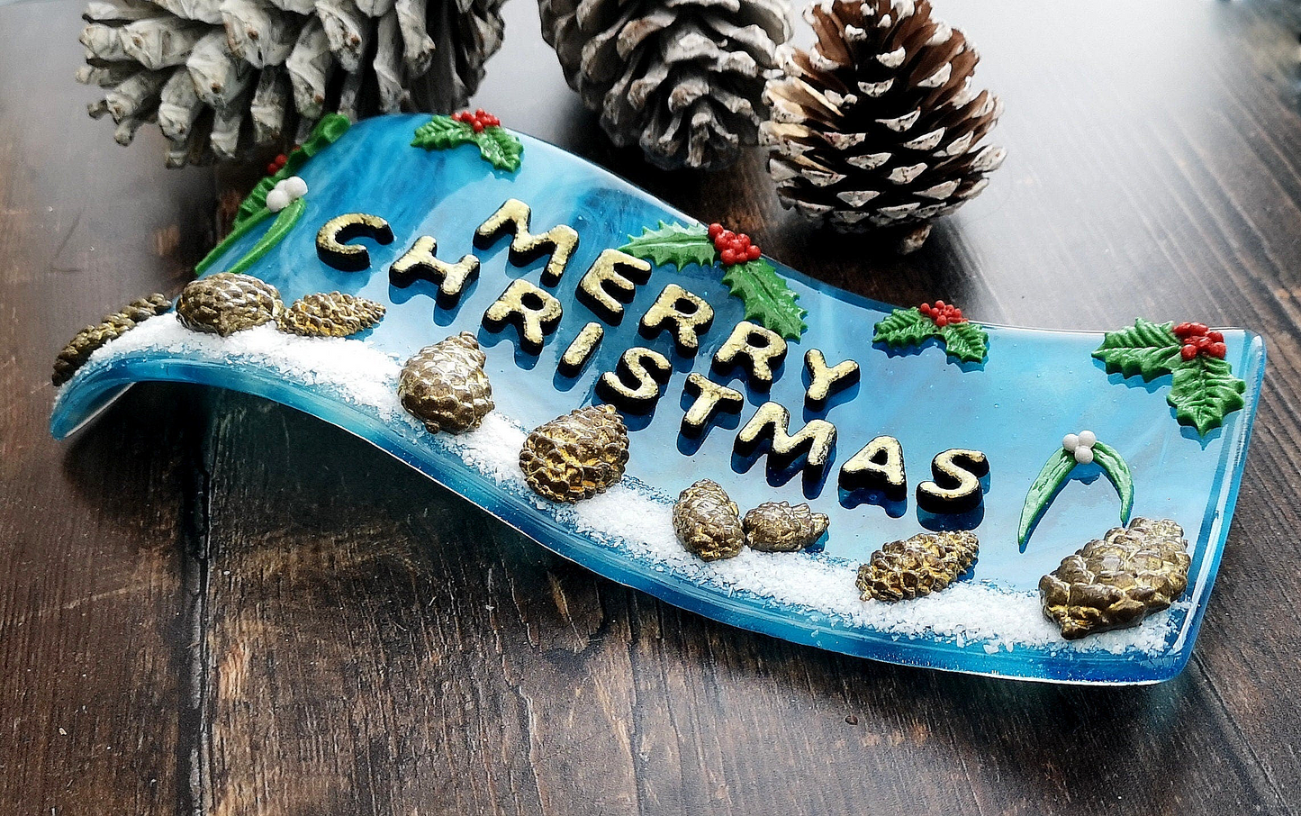 Handmade fused glass 3D merry Christmas free standing curved picture decoration, festive present pine cone mistletoe holly snow wreath xmas scene