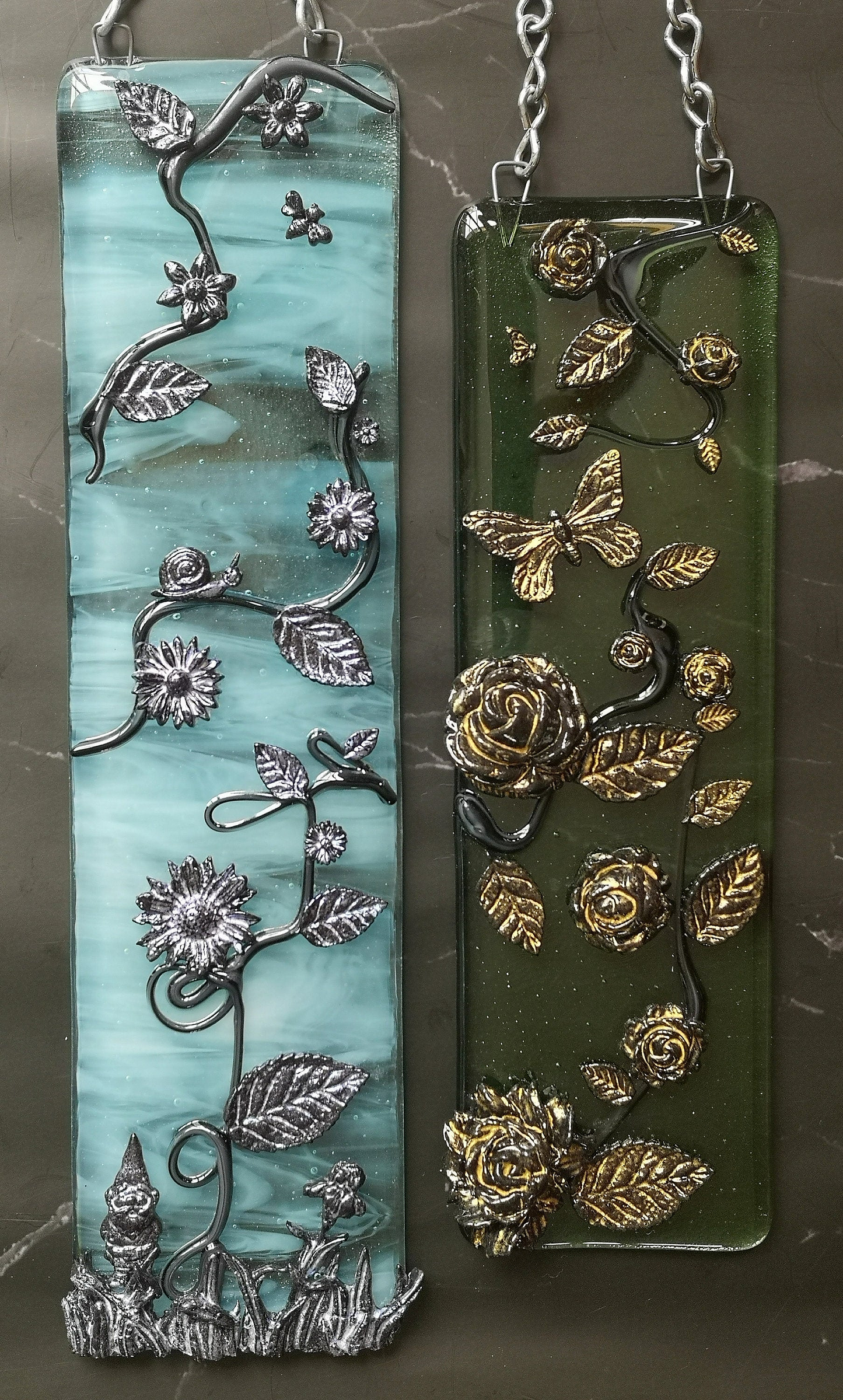 Handmade fused glass 3D Flowers Hanging Picture, suncatcher. Flower wall art, garden gnome, nature gift, red roses, floral decoration ornament. Gold highlighted silhouette.