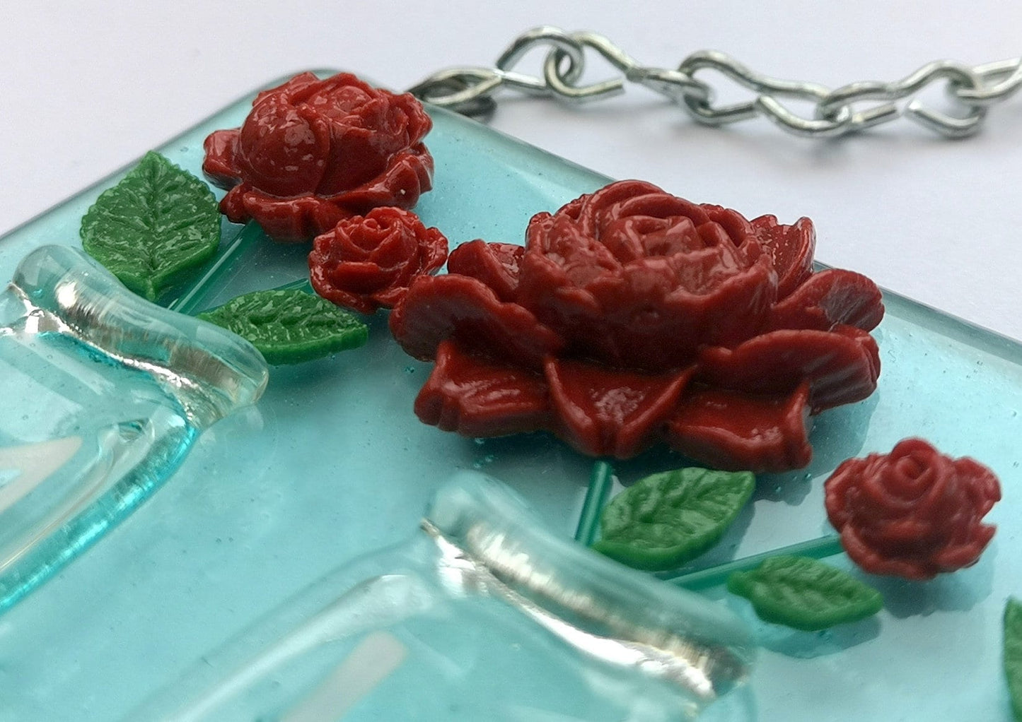 Handmade fused glass Mum on vase with roses hanging picture decoration. Suncatcher, Mothers day present, gift for Mum, Nan, Grandmother. Flower Pot Plant.