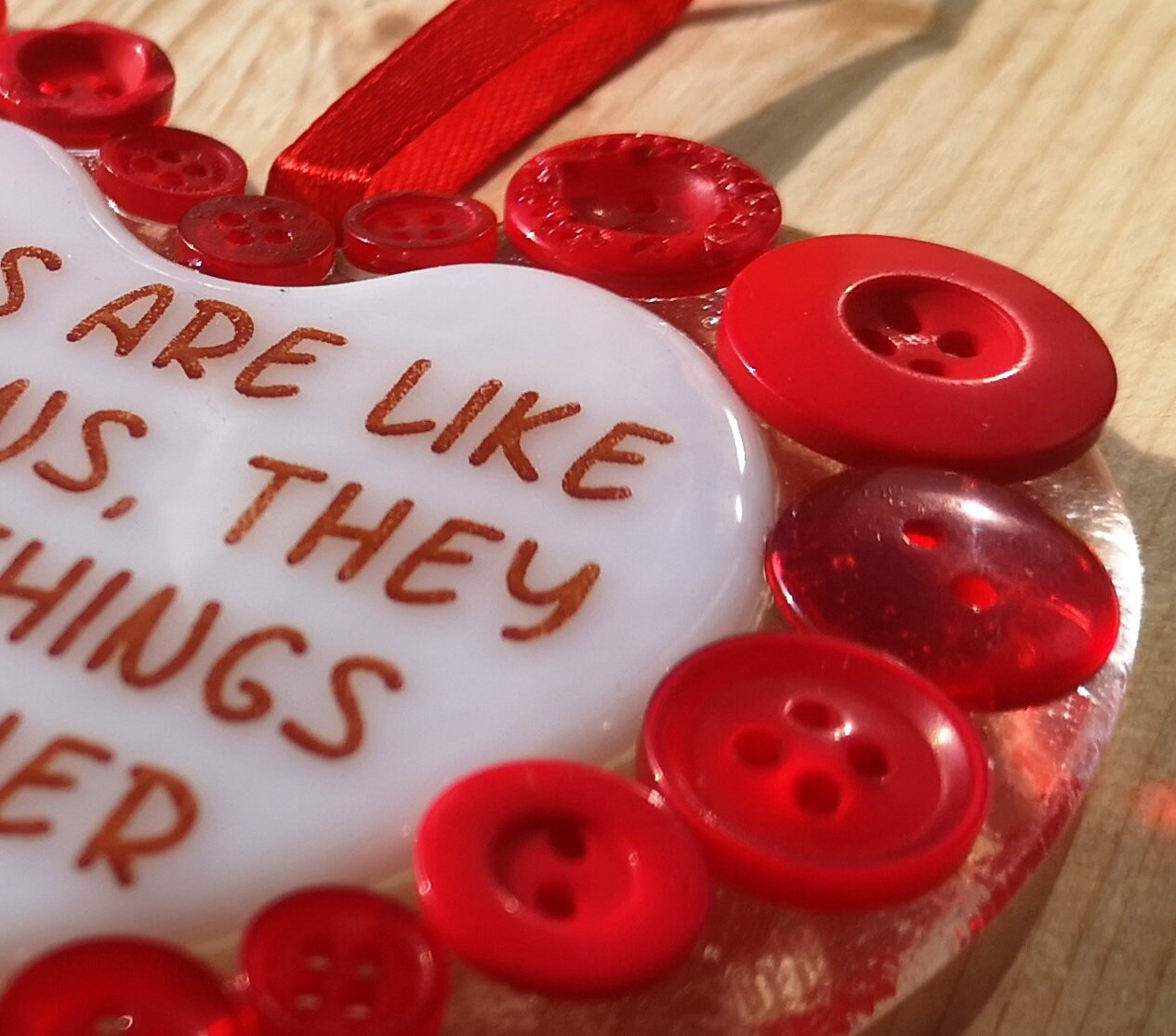 Handmade fused glass Mums Are Like Buttons, Mum in a love heart hanging picture decoration. Suncatcher, Mothers day present, gift for Mum, Nan, Grandmother.