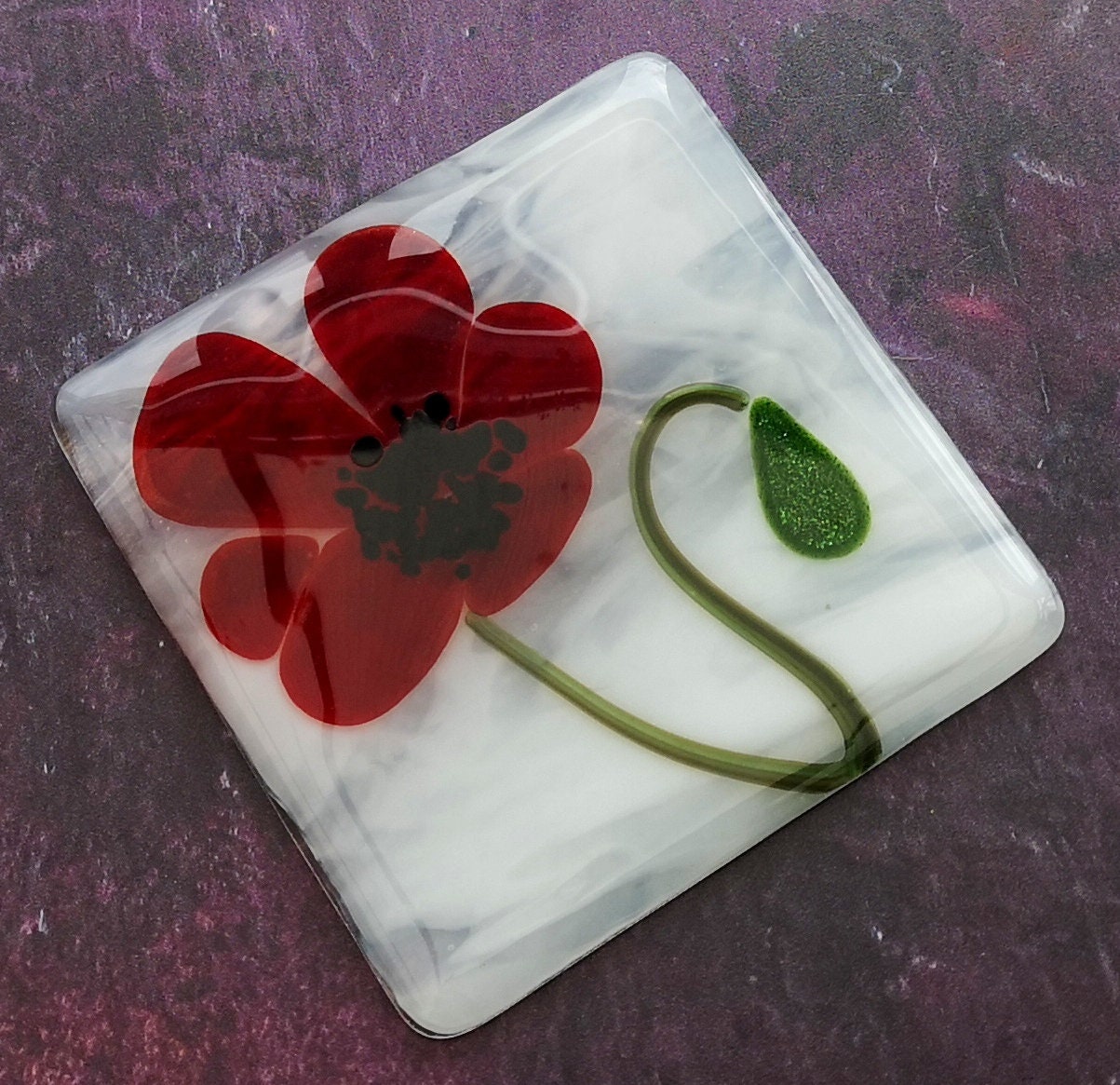 Handmade fused glass poppy flower drinks coaster. Poppies, garden flowers glass wall tile. Nature hot drink table mat, floral decor gift. Suncatcher flower picture, home decoration, dining table protection.