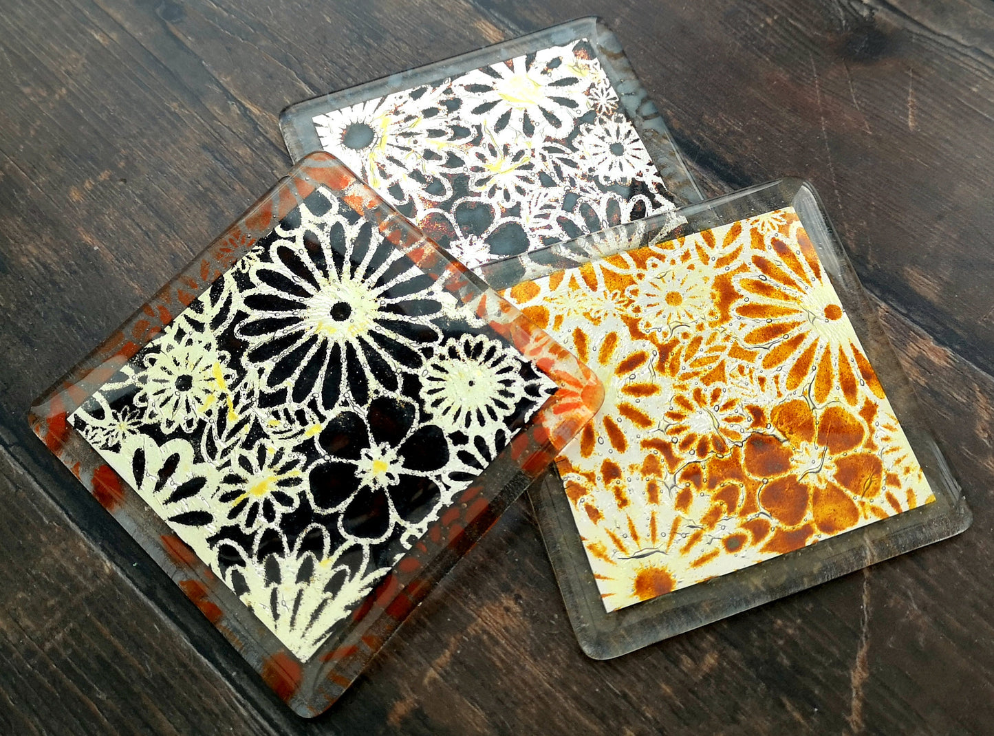 Handmade fused glass flowers on silver drinks coaster. Flower pattern design, glass tile art, hot drink table mat, floral nature gift. Embedded pure silver foil, wall tile home decoration, dining table protection.
