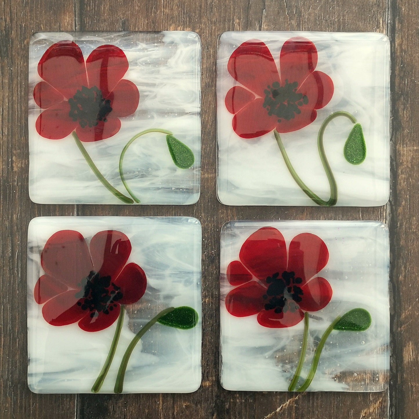 Handmade fused glass poppy flower drinks coaster. Poppies, garden flowers glass wall tile. Nature hot drink table mat, floral decor gift. Suncatcher flower picture, home decoration, dining table protection.
