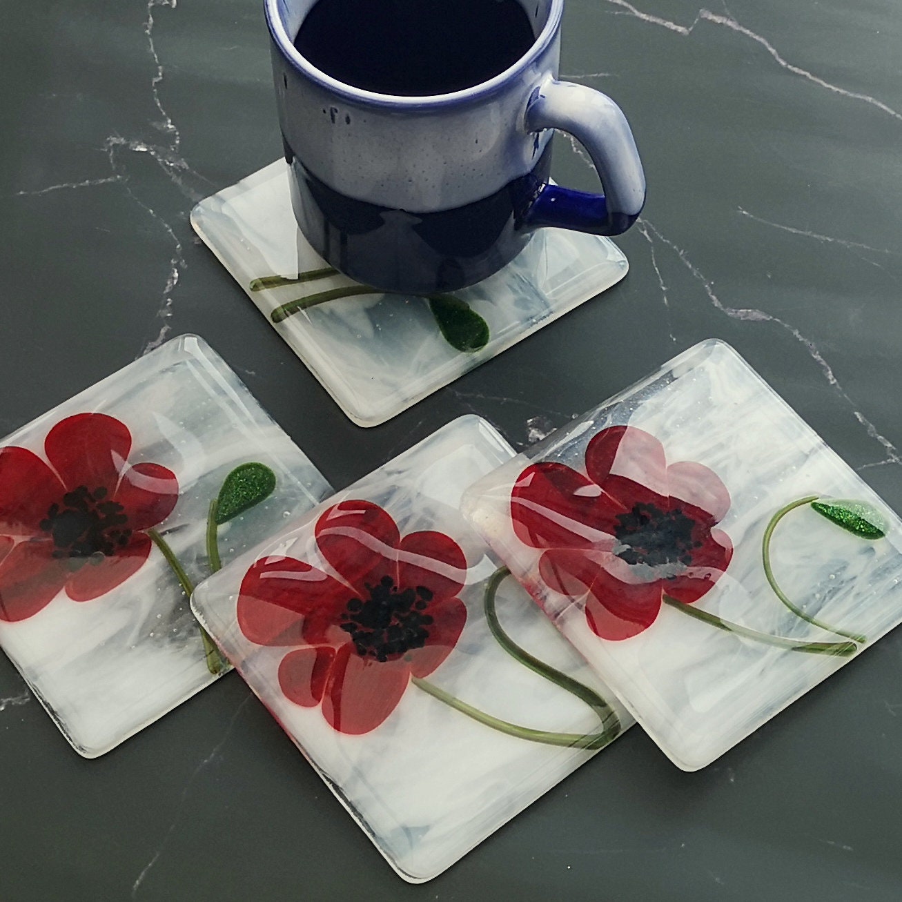 Handmade fused glass poppy flower drinks coaster. Poppies, garden flowers glass wall tile. Nature hot drink table mat, floral decor gift. Suncatcher flower picture, home decoration, dining table protection.