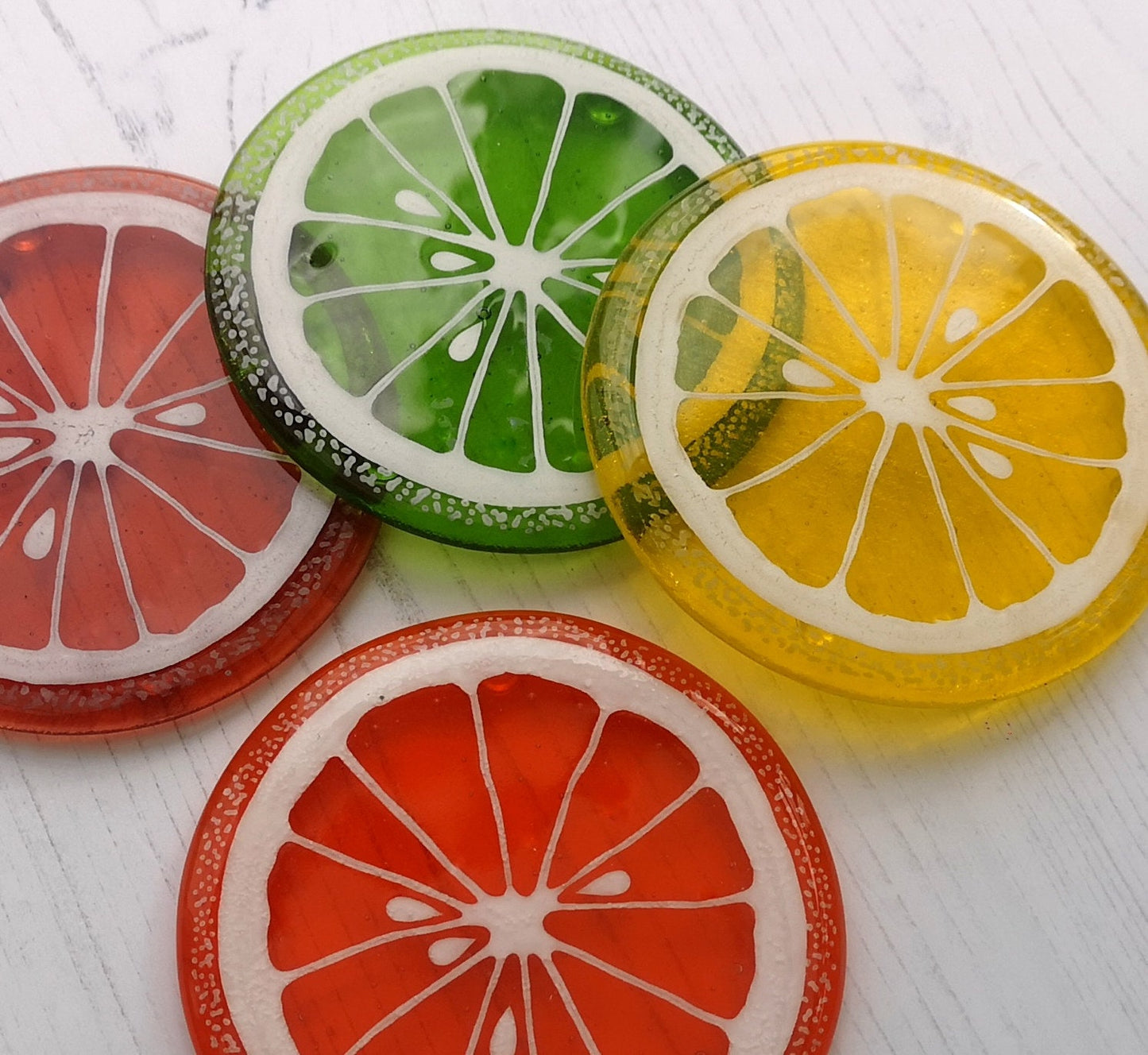 Handmade fused glass fruit slice drinks coaster, citrus fruit colourful glass tile, hot drink table mat. Fruity decor gift, wall tile. Hand painted design, home decoration, dining table protection.