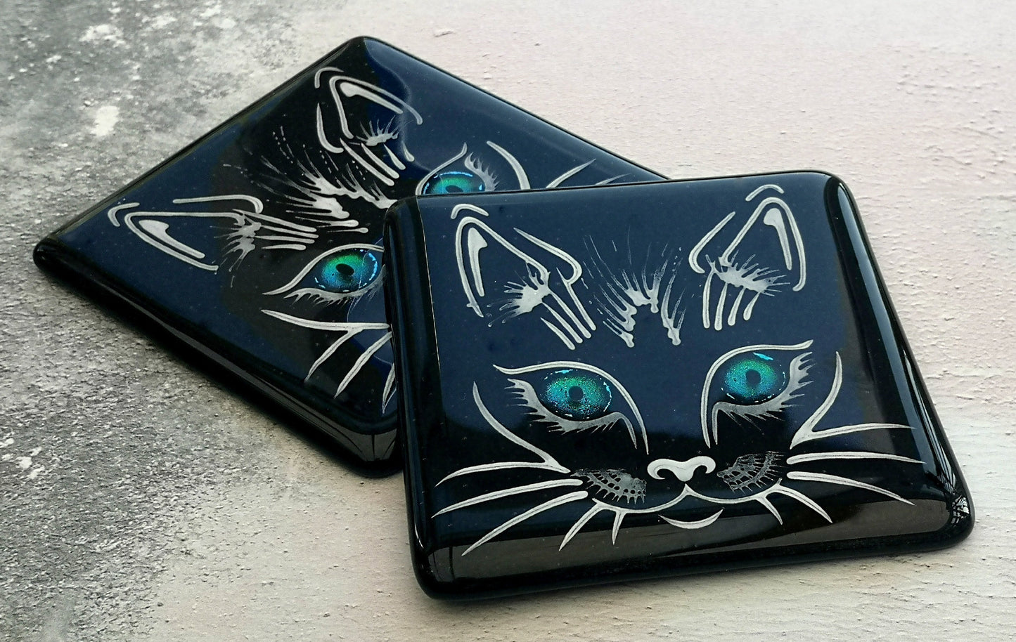 Handmade fused glass cat face drinks coaster with reflective dichroic glass eyes. Glass tile, lucky black cat. Hot drink table mat, feline decor gift. Lucky cat, crazy cat decoration, wall tile, kitten, kitty cat lover, dining table protection.