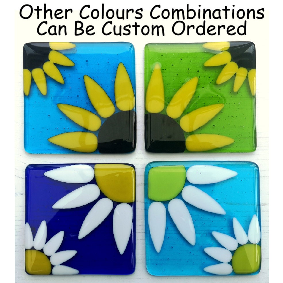Handmade fused glass daisy drinks coaster. Daisies flower art, garden flowers glass tile. Hot drink table mat, floral nature gift. Suncatcher, wall tile, Flower picture, sunflower home decoration, dining table protection.