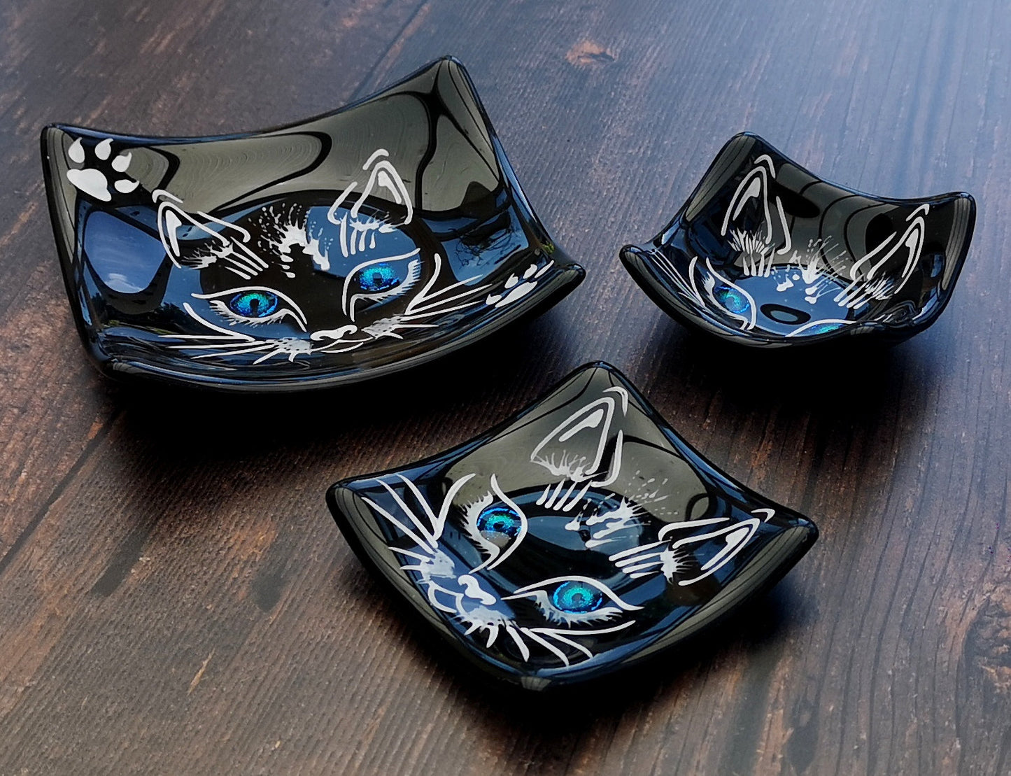 Handmade fused glass cat face bowls, with reflective dichroic glass eyes. Hand painted dish. Four different size serving plates. Cat lover Gift. Lucky black cat.