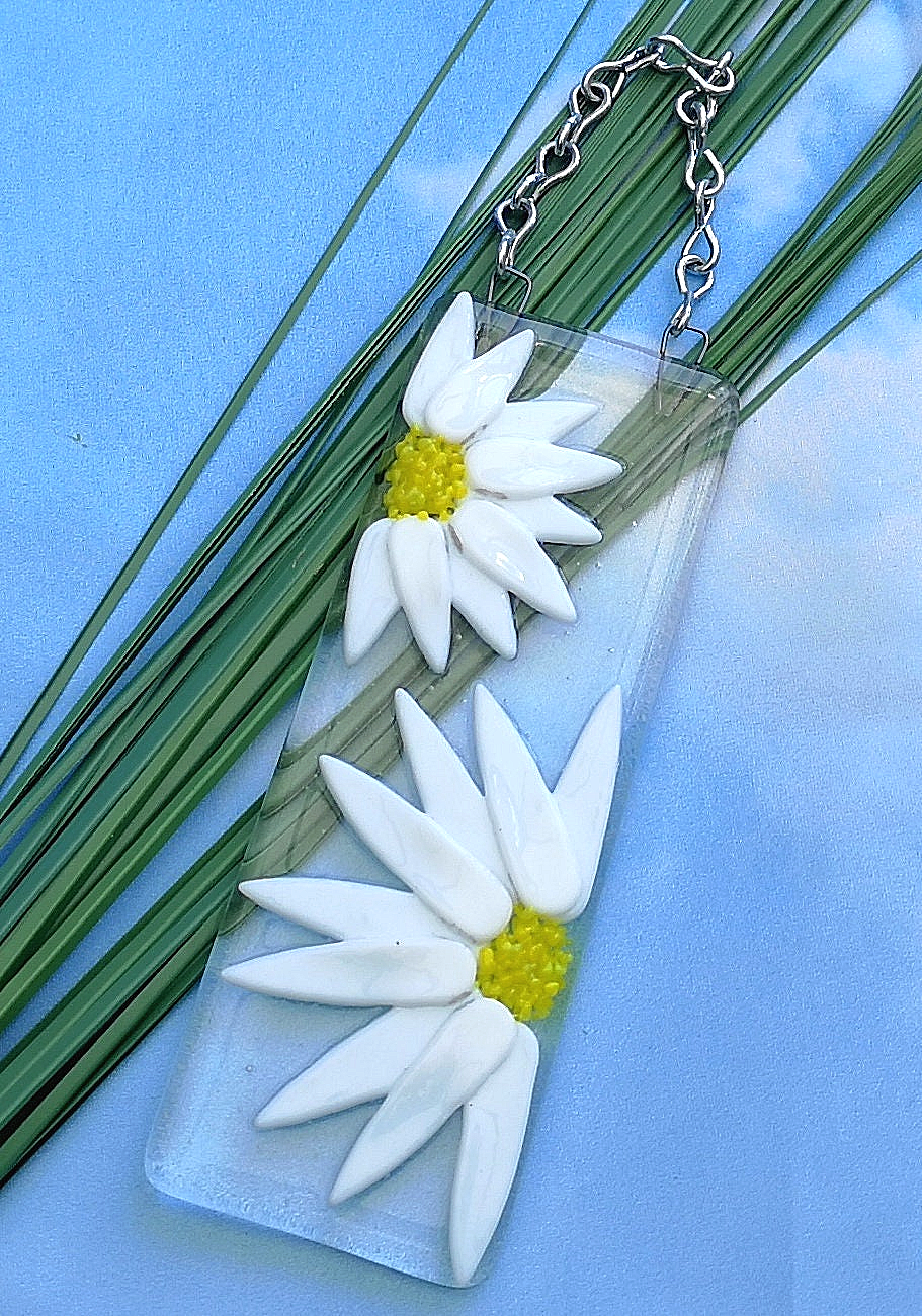 Handmade 3D fused glass Flowers Hanging Picture, suncatcher. Floral decoration, ornament, flower wall art, garden picture gift. Daisy, sunflower.