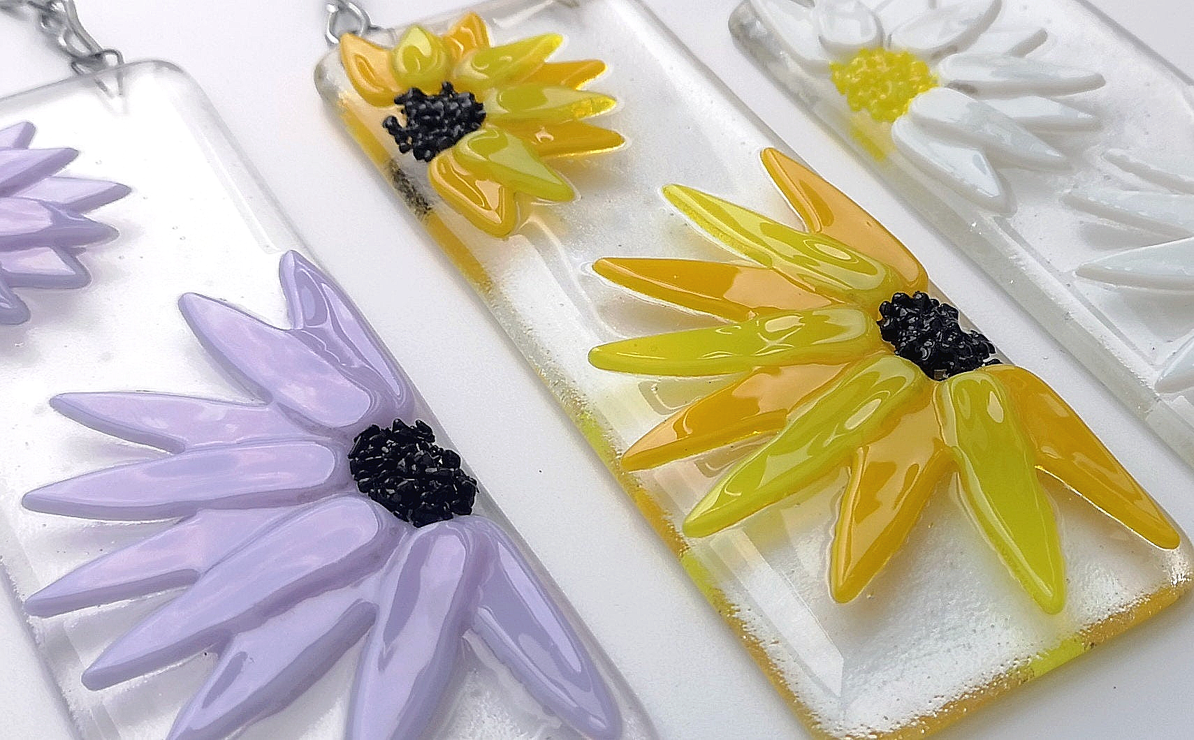 Handmade 3D fused glass Flowers Hanging Picture, suncatcher. Floral decoration, ornament, flower wall art, garden picture gift. Daisy, sunflower.