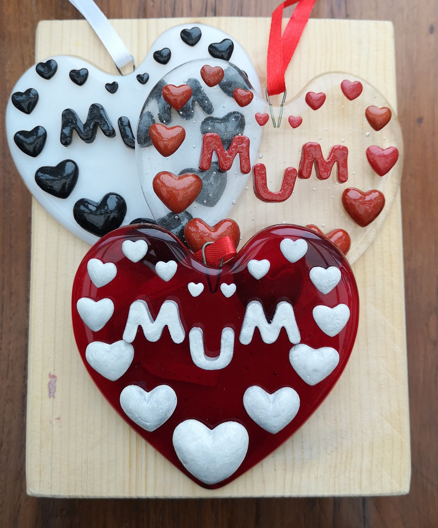 Handmade fused glass 3D Mum hanging heart picture decoration. Suncatcher, Mothers day present, gift for Mum, Nan, Grandmother. Glass love heart.